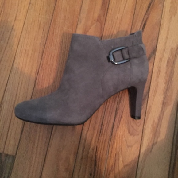 Bandolino gray suede booties-NWT - Picture 1 of 3